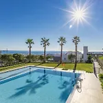 Beautiful With In & Outdoor Pool Appartement