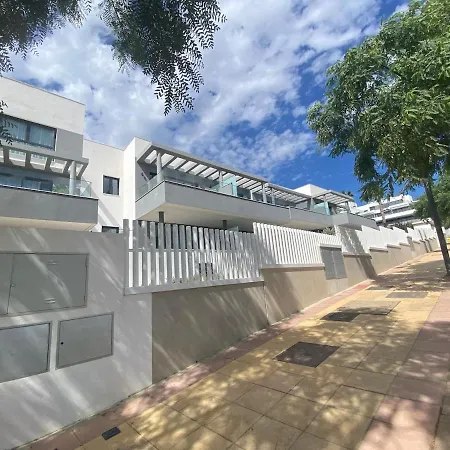 Beautiful With In & Outdoor Pool Apartment