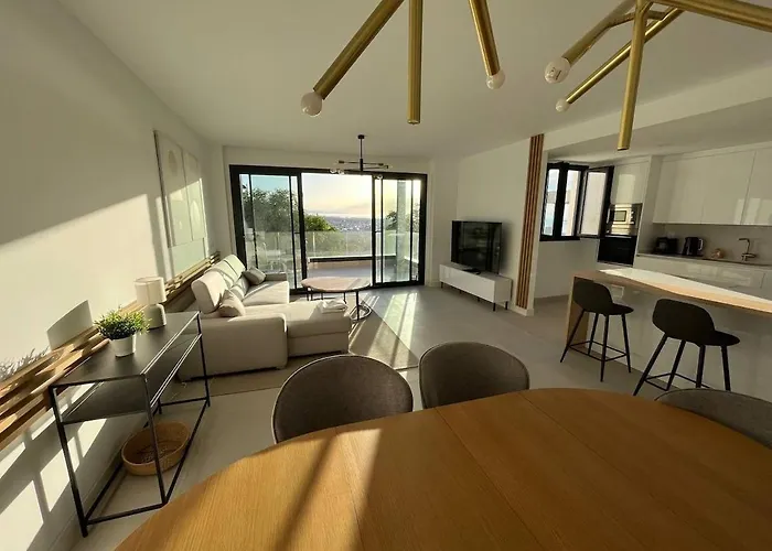 Apartment Beautiful With In & Outdoor Pool *