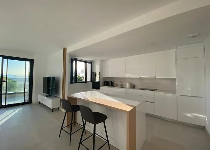 Apartment Beautiful With In & Outdoor Pool *