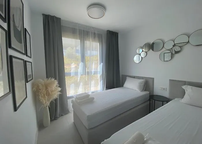 Beautiful With In & Outdoor Pool * Estepona