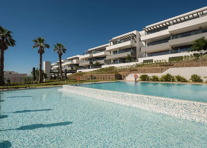 Apartamento Beautiful With In & Outdoor Pool Estepona